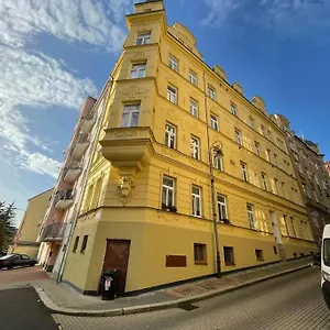 https://francis-apartment.marianskelaznehotels.net